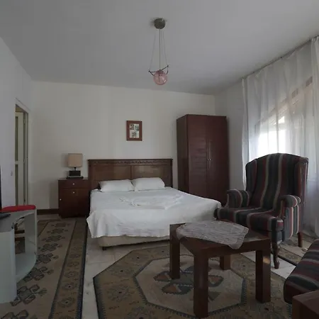 Lara Konak 2*